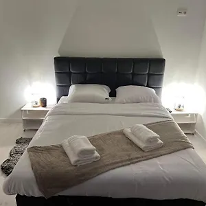 Prachtige In Centrum Met Badkamer ! Bruges
